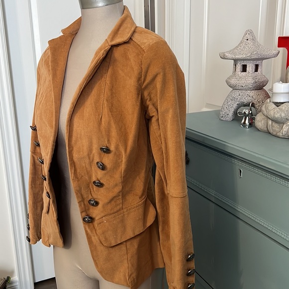 Blazer - Picture 2 of 7